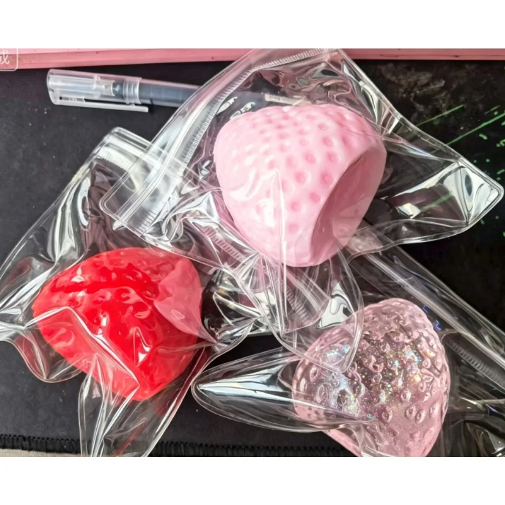 Squishy Big Strawberry Squeeze - Party Games Entertainer recension och pris