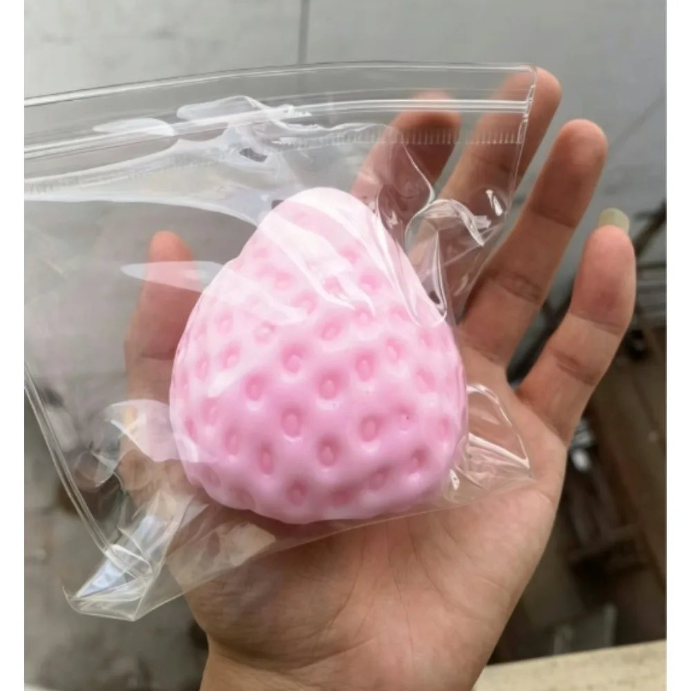 Squishy Big Strawberry Squeeze - Party Games Entertainer recension och pris