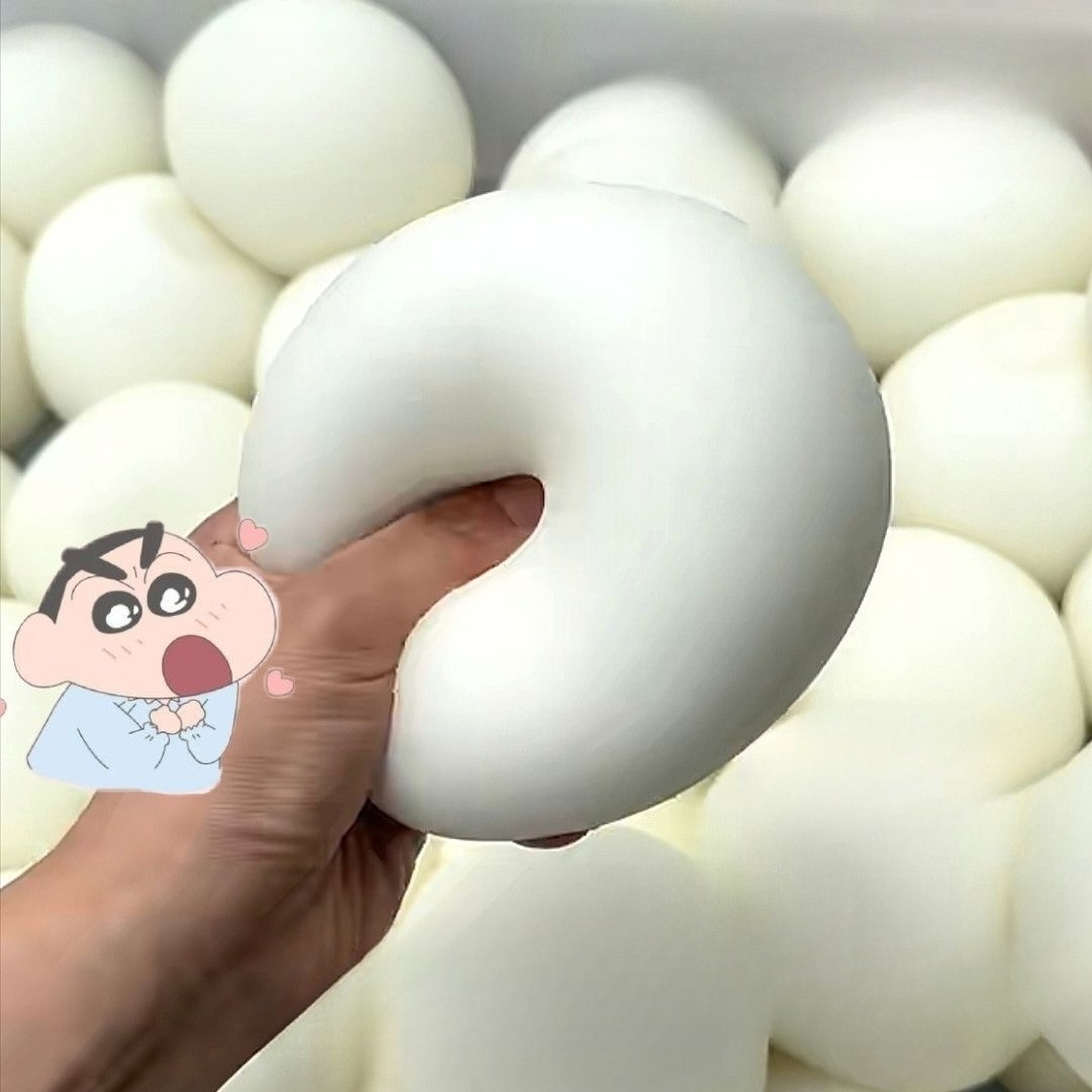 Big Squishy Bread Stress Ball  - Party Games Questions recension och pris